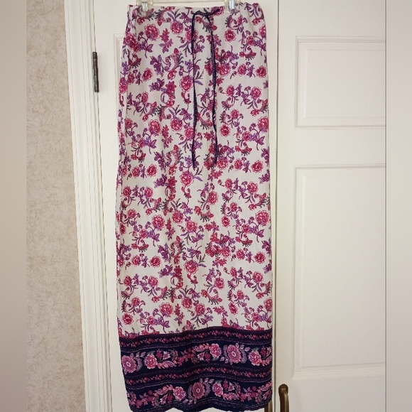 Tree of Life Dresses & Skirts - Floral Maxi Dress with Pink and Navy Accents.New Condition